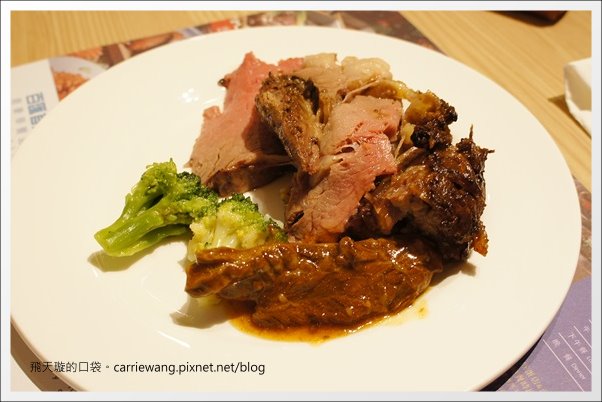 【台中百匯吃到飽】漢來海港自助餐廳@台中廣三SOGO百貨16樓。喜歡甜點和海鮮的可以去~ @飛天璇的口袋