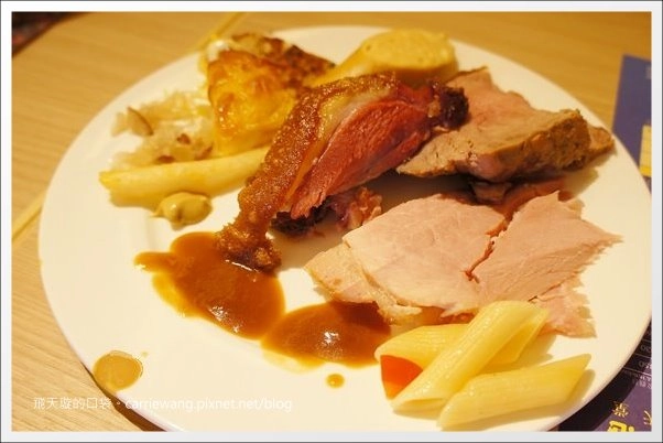 【台中百匯吃到飽】漢來海港自助餐廳@台中廣三SOGO百貨16樓。喜歡甜點和海鮮的可以去~ @飛天璇的口袋