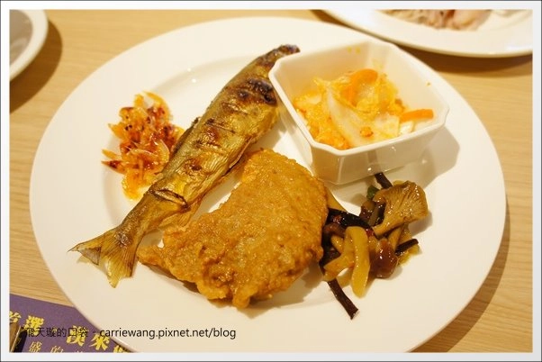 【台中百匯吃到飽】漢來海港自助餐廳@台中廣三SOGO百貨16樓。喜歡甜點和海鮮的可以去~ @飛天璇的口袋