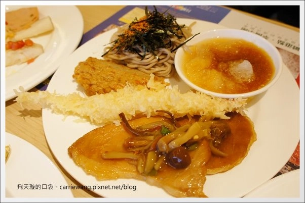 【台中百匯吃到飽】漢來海港自助餐廳@台中廣三SOGO百貨16樓。喜歡甜點和海鮮的可以去~ @飛天璇的口袋