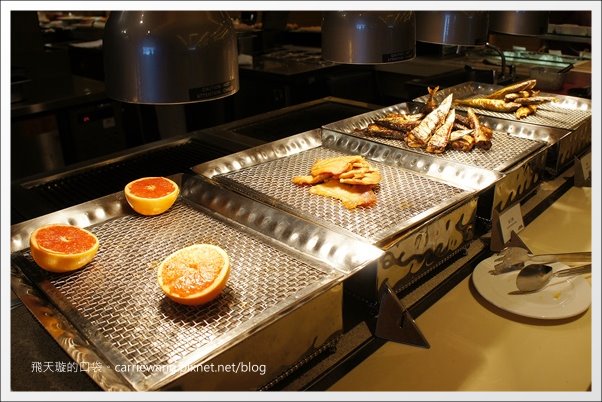 【台中百匯吃到飽】漢來海港自助餐廳@台中廣三SOGO百貨16樓。喜歡甜點和海鮮的可以去~ @飛天璇的口袋