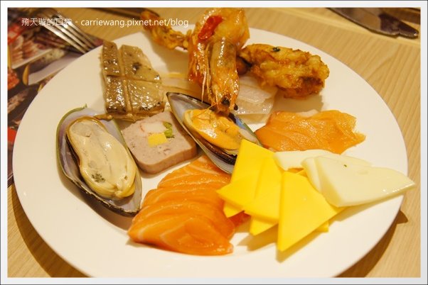 【台中百匯吃到飽】漢來海港自助餐廳@台中廣三SOGO百貨16樓。喜歡甜點和海鮮的可以去~ @飛天璇的口袋