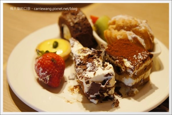 【台中百匯吃到飽】漢來海港自助餐廳@台中廣三SOGO百貨16樓。喜歡甜點和海鮮的可以去~ @飛天璇的口袋