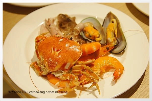 【台中百匯吃到飽】漢來海港自助餐廳@台中廣三SOGO百貨16樓。喜歡甜點和海鮮的可以去~ @飛天璇的口袋