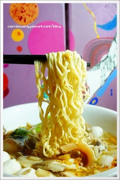 【台中泰式餐廳】How Thai.好泰。How Place姐妹店,裝潢很潮,餐點很平價 @飛天璇的口袋