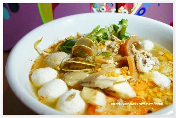 【台中泰式餐廳】How Thai.好泰。How Place姐妹店,裝潢很潮,餐點很平價 @飛天璇的口袋