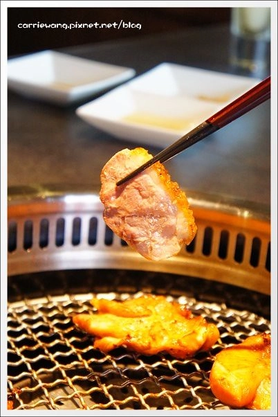 【台中燒肉推薦】牧島燒肉專門店。如同品嚐法式料理一般的幸福美食饗宴 @飛天璇的口袋