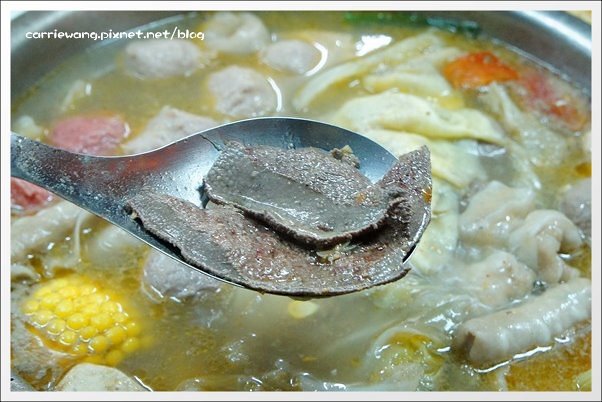 【台中中區】汕頭牛肉劉沙茶爐專家,電子街53年的老店,炭火煮火鍋的美味 @飛天璇的口袋