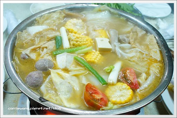 【台中中區】汕頭牛肉劉沙茶爐專家,電子街53年的老店,炭火煮火鍋的美味 @飛天璇的口袋