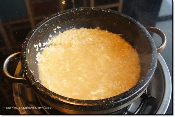 【台中火鍋推薦】大月觀石頭靚鍋。有美味的黃金稀飯哦(已歇業) @飛天璇的口袋