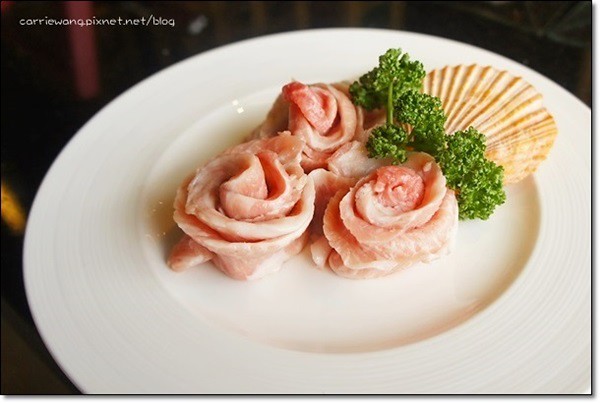 【台中火鍋推薦】大月觀石頭靚鍋。有美味的黃金稀飯哦(已歇業) @飛天璇的口袋