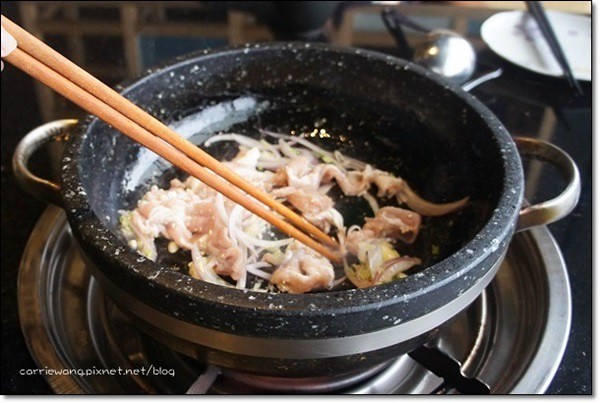 【台中火鍋推薦】大月觀石頭靚鍋。有美味的黃金稀飯哦(已歇業) @飛天璇的口袋