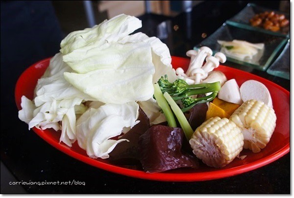 【台中火鍋推薦】大月觀石頭靚鍋。有美味的黃金稀飯哦(已歇業) @飛天璇的口袋