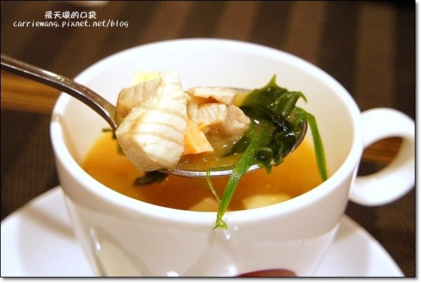 【台中日式餐廳】Huku幸福食尚創作料理。海鮮牛肉丼超澎派,吃了果真會幸福… @飛天璇的口袋