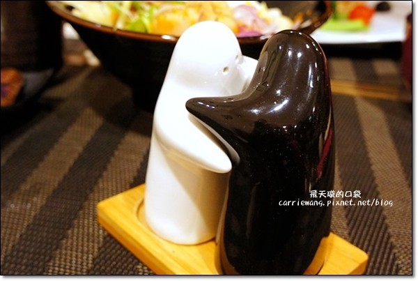 【台中日式餐廳】Huku幸福食尚創作料理。海鮮牛肉丼超澎派,吃了果真會幸福… @飛天璇的口袋