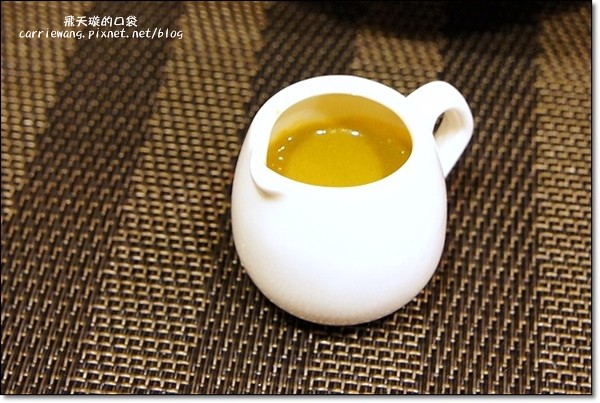 【台中日式餐廳】Huku幸福食尚創作料理。海鮮牛肉丼超澎派,吃了果真會幸福… @飛天璇的口袋