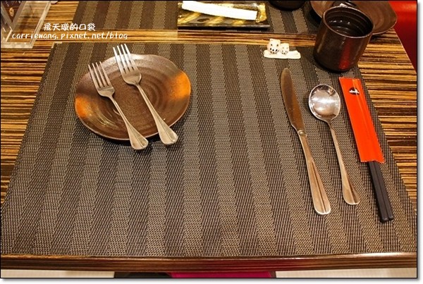 【台中日式餐廳】Huku幸福食尚創作料理。海鮮牛肉丼超澎派,吃了果真會幸福… @飛天璇的口袋