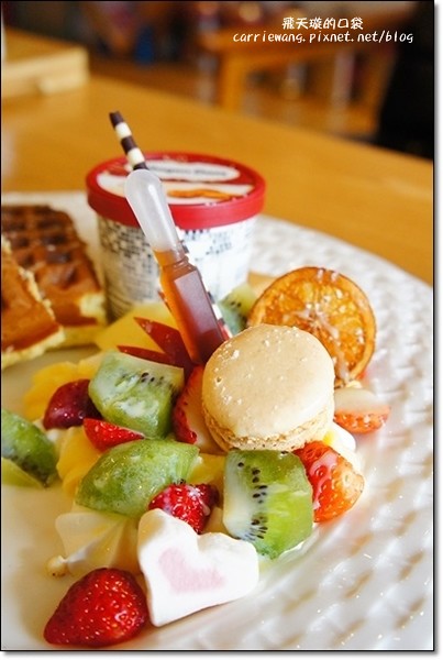 尋鹿咖啡 Caribou Café|麋鹿拉花拿鐵好卡哇伊,澎派鬆餅好吃又吸睛,才剛吃完就開始懷念 @飛天璇的口袋