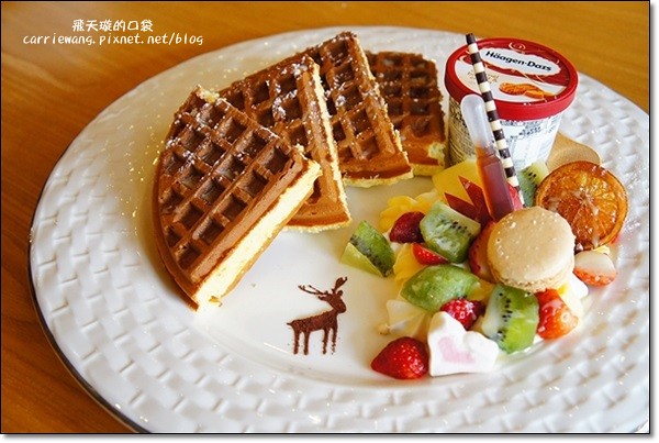 尋鹿咖啡 Caribou Café|麋鹿拉花拿鐵好卡哇伊,澎派鬆餅好吃又吸睛,才剛吃完就開始懷念 @飛天璇的口袋