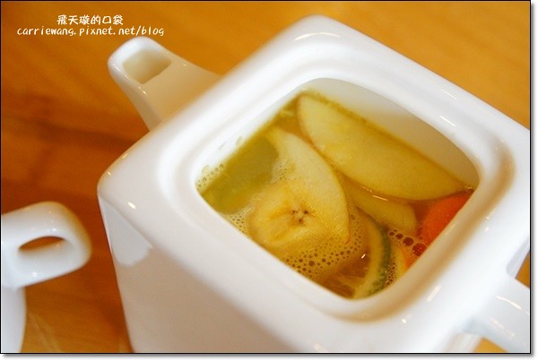 尋鹿咖啡 Caribou Café|麋鹿拉花拿鐵好卡哇伊,澎派鬆餅好吃又吸睛,才剛吃完就開始懷念 @飛天璇的口袋