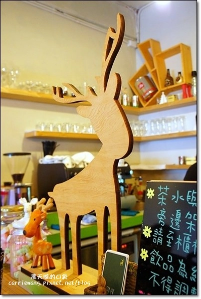 尋鹿咖啡 Caribou Café|麋鹿拉花拿鐵好卡哇伊,澎派鬆餅好吃又吸睛,才剛吃完就開始懷念 @飛天璇的口袋