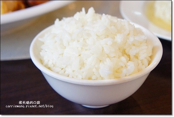 【台中合菜餐廳】烏日霖記甕缸雞。桌菜好吃又超值,甕缸雞鮮嫰又多汁 @飛天璇的口袋