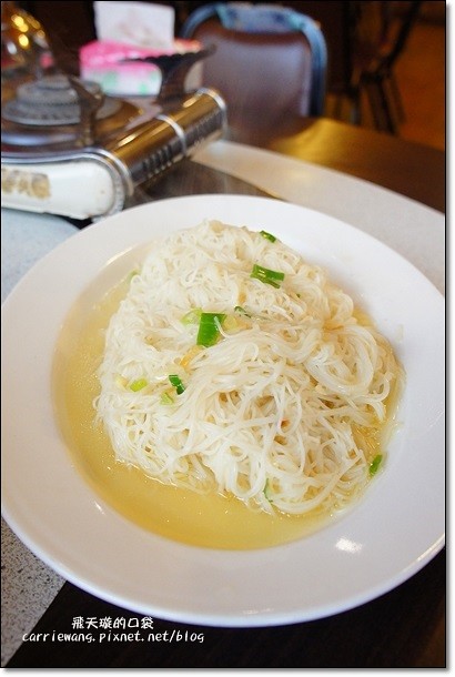 【台中合菜餐廳】烏日霖記甕缸雞。桌菜好吃又超值,甕缸雞鮮嫰又多汁 @飛天璇的口袋