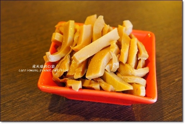 【台中拉麵推薦】赤坂拉麵。日本電視冠軍拉麵,肋排真是太威了,口味還可以客製化 @飛天璇的口袋