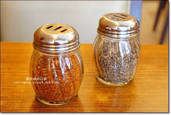 【台中拉麵推薦】赤坂拉麵。日本電視冠軍拉麵,肋排真是太威了,口味還可以客製化 @飛天璇的口袋