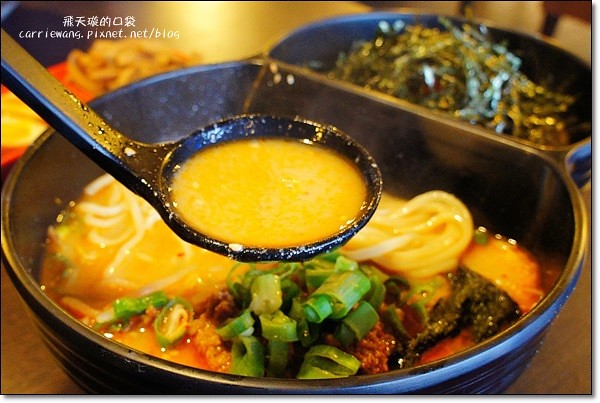 【台中拉麵推薦】赤坂拉麵。日本電視冠軍拉麵,肋排真是太威了,口味還可以客製化 @飛天璇的口袋