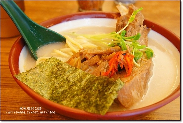 【台中拉麵推薦】赤坂拉麵。日本電視冠軍拉麵,肋排真是太威了,口味還可以客製化 @飛天璇的口袋