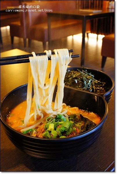 【台中拉麵推薦】赤坂拉麵。日本電視冠軍拉麵,肋排真是太威了,口味還可以客製化 @飛天璇的口袋