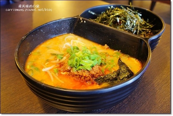 【台中拉麵推薦】赤坂拉麵。日本電視冠軍拉麵,肋排真是太威了,口味還可以客製化 @飛天璇的口袋