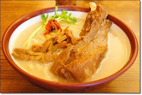 【台中拉麵推薦】赤坂拉麵。日本電視冠軍拉麵,肋排真是太威了,口味還可以客製化 @飛天璇的口袋