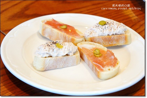 【台中下午茶】PAUL法式烘培.保羅麵包沙龍。正宗法式甜點店,草莓1001頁千層派好吃@台中新光三越2F @飛天璇的口袋