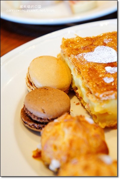 【台中下午茶】PAUL法式烘培.保羅麵包沙龍。正宗法式甜點店,草莓1001頁千層派好吃@台中新光三越2F @飛天璇的口袋