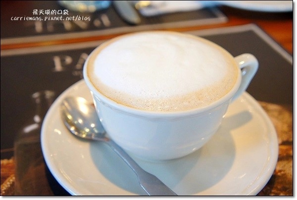 【台中下午茶】PAUL法式烘培.保羅麵包沙龍。正宗法式甜點店,草莓1001頁千層派好吃@台中新光三越2F @飛天璇的口袋