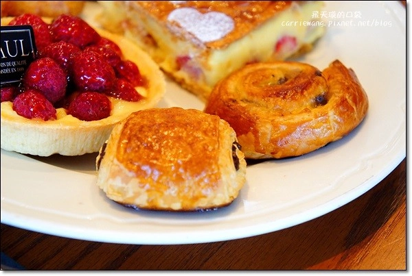 【台中下午茶】PAUL法式烘培.保羅麵包沙龍。正宗法式甜點店,草莓1001頁千層派好吃@台中新光三越2F @飛天璇的口袋