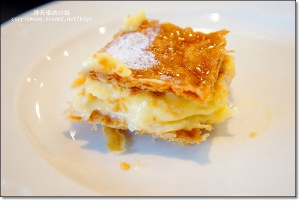 【台中下午茶】PAUL法式烘培.保羅麵包沙龍。正宗法式甜點店,草莓1001頁千層派好吃@台中新光三越2F @飛天璇的口袋