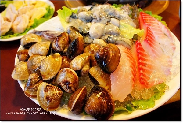 【台中火鍋餐廳】十八梯麻辣鍋。不麻不辣的麻辣火鍋,聽說羅非魚鍋是最推薦的? @飛天璇的口袋