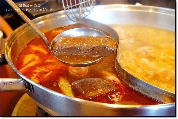 【台中火鍋餐廳】十八梯麻辣鍋。不麻不辣的麻辣火鍋,聽說羅非魚鍋是最推薦的? @飛天璇的口袋