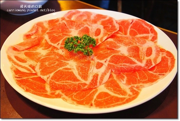 【台中火鍋餐廳】十八梯麻辣鍋。不麻不辣的麻辣火鍋,聽說羅非魚鍋是最推薦的? @飛天璇的口袋