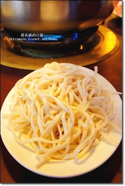 【台中火鍋餐廳】十八梯麻辣鍋。不麻不辣的麻辣火鍋,聽說羅非魚鍋是最推薦的? @飛天璇的口袋