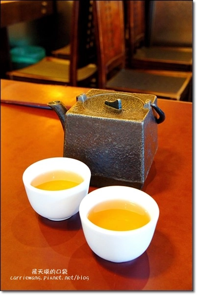 【台中火鍋餐廳】十八梯麻辣鍋。不麻不辣的麻辣火鍋,聽說羅非魚鍋是最推薦的? @飛天璇的口袋