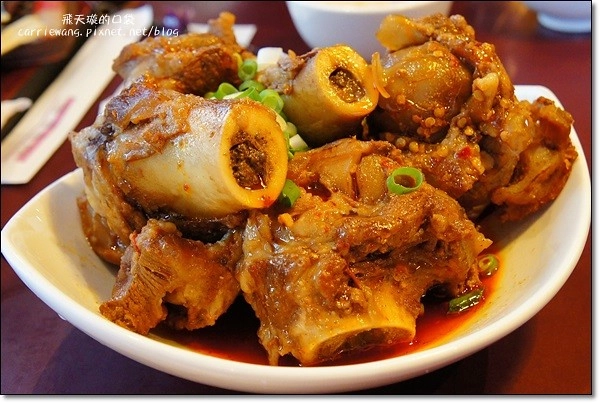 【台中火鍋餐廳】十八梯麻辣鍋。不麻不辣的麻辣火鍋,聽說羅非魚鍋是最推薦的? @飛天璇的口袋