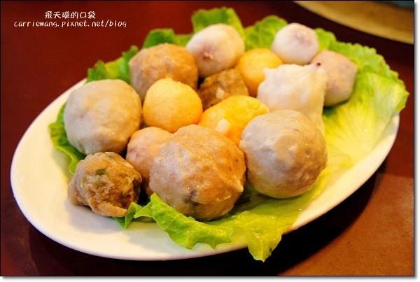 【台中火鍋餐廳】十八梯麻辣鍋。不麻不辣的麻辣火鍋,聽說羅非魚鍋是最推薦的? @飛天璇的口袋