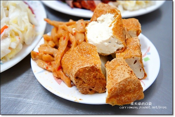 【台中第五市場】必吃小吃美食推薦導覽。味香湯圓之家+陳記蚵仔麵線+太空紅茶冰+阿義紅茶冰+鹿港嘉慶麵線糊+游記潤餅+樂群街蚵仔粥+樂群街冷凍芋 @飛天璇的口袋