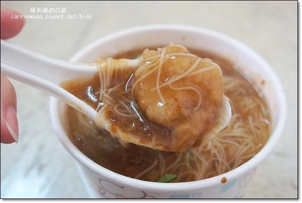 【台中第五市場】必吃小吃美食推薦導覽。味香湯圓之家+陳記蚵仔麵線+太空紅茶冰+阿義紅茶冰+鹿港嘉慶麵線糊+游記潤餅+樂群街蚵仔粥+樂群街冷凍芋 @飛天璇的口袋