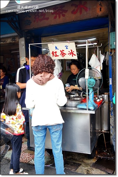 【台中第五市場】必吃小吃美食推薦導覽。味香湯圓之家+陳記蚵仔麵線+太空紅茶冰+阿義紅茶冰+鹿港嘉慶麵線糊+游記潤餅+樂群街蚵仔粥+樂群街冷凍芋 @飛天璇的口袋