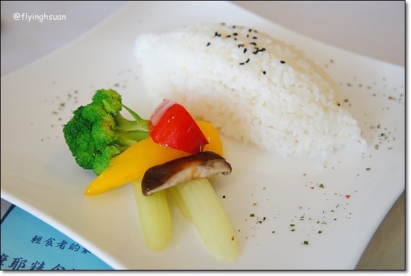 【台中牛排餐廳】日盛牛排館(日盛牛肉)。澳洲來的牛肉,很台式的牛排館 @飛天璇的口袋